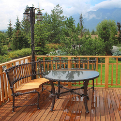 Exklusive Gartenmöbel aus natürlichen Materialien – Metall, Holz und Naturstein Exklusive Gartenmöbel aus natürlichen Materialien – Metall, Holz und Naturstein