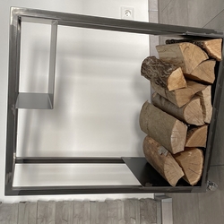 Hochwertige schmiedeeiserne Holztrage auf Rollen – moderne, leicht schiebbare Holztrage mit Lagerplatz Hochwertige schmiedeeiserne Holztrage auf Rollen – moderne, leicht schiebbare Holztrage mit Lagerplatz