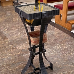 Altartisch in der Kirche der Barmherzigkeit Gottes Altartisch in der Kirche der Barmherzigkeit Gottes