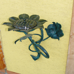 Handgeschmiedeter Aschenbecher 'Sonnenblume' Handgeschmiedeter Aschenbecher 'Sonnenblume'
