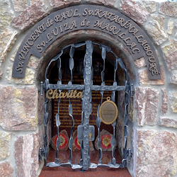 Forged monument of Saints with characteristic features: Writing Charity, Miraculous Medal.