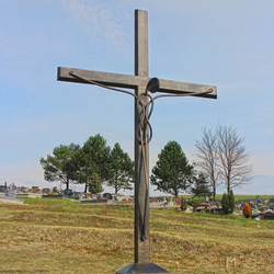 Schmiedeeisernes Kreuz auf einem Friedhof Schmiedeeisernes Kreuz auf einem Friedhof