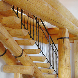 Innengeländer für die Treppe in der Hütte - Muster Oma - luxuriöse Hütte in rustikalem Stil Innengeländer für die Treppe in der Hütte - Muster Oma - luxuriöse Hütte in rustikalem Stil