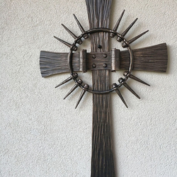 Handgeschmiedetes Kreuz mit Dornenkrone Handgeschmiedetes Kreuz mit Dornenkrone