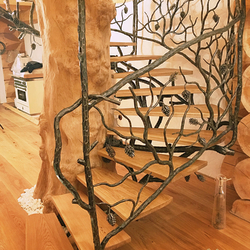 Handgeschmiedetes Geländer 'Baum' - die Kiefer- ein Kunststück in einer luxuriösen Jagdhütte - handgeschmiedetes Geländer Handgeschmiedetes Geländer 'Baum' - die Kiefer- ein Kunststück in einer luxuriösen Jagdhütte - handgeschmiedetes Geländer