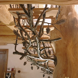 Handgeschmiede Treppenanlage 'Baum' - im Detailanblick - Luxuriöse Treppe in einer Jagdhütte Handgeschmiede Treppenanlage 'Baum' - im Detailanblick - Luxuriöse Treppe in einer Jagdhütte