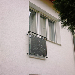 Geschmiedetes Geländer für das französische Fenster Geschmiedetes Geländer für das französische Fenster