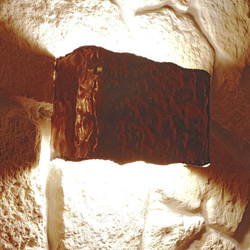 Wandlampe aus getriebenem Kupfer im historischen Stil fr Weinkeller einer Familienvilla