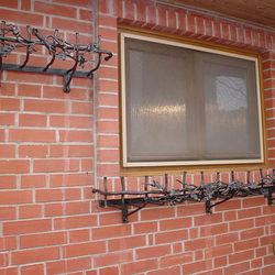 Kunstgeschmiedete Blumentopfhälter mit Eichenmotiv Kunstgeschmiedete Blumentopfhälter mit Eichenmotiv