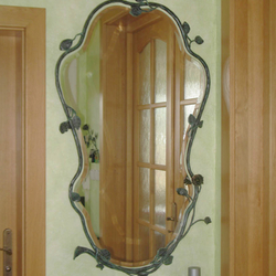 Luxuriöser handgeschmiedeter Spiegel - Rosenstrauch Luxuriöser handgeschmiedeter Spiegel - Rosenstrauch