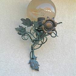 Geschmiedete Sonnenblume als eine Außenwandlampe - geschmiedete Beleuchtung Geschmiedete Sonnenblume als eine Außenwandlampe - geschmiedete Beleuchtung