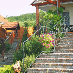 Außengeländer für eine Terrasse und Treppen - handgeschmiedetes Geländer Außengeländer für eine Terrasse und Treppen - handgeschmiedetes Geländer