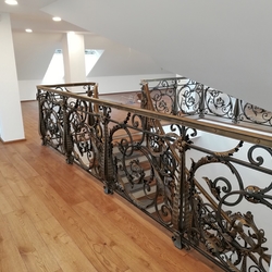 Luxuriöses Geländer auf der Galerie und Treppe – Innengeländer Luxuriöses Geländer auf der Galerie und Treppe – Innengeländer