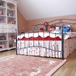 Hochwertiges romantisches Bett gefertigt fr das Kinderzimmer  romantisches Mbel