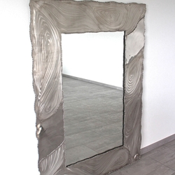 Handgefertigter Spiegel aus geschliffenem nichtrostendem Stahl  Designspiegel