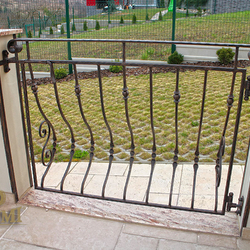 Schmiedeeiserne Pforte zur Terrasse Schmiedeeiserne Pforte zur Terrasse