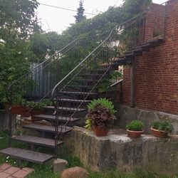 Geschmiedete Treppe und Geländer hergestellt für Zugang zur Dachwohnung im Osten der Slowakei Geschmiedete Treppe und Geländer hergestellt für Zugang zur Dachwohnung im Osten der Slowakei