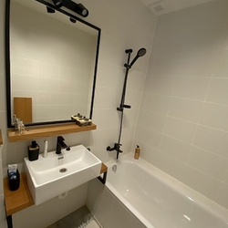 Geschmiedeter Spiegel und Bord Metall/Holz hergestellt fr ein Badezimmer