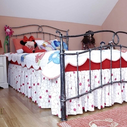 Schmiedeeisernes Bett fr das Kinderzimmer  romantische, schmiedeeiserne Mbel