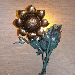 Wandlampe SONNENBLUME  die handgeschmiedete Luxusleuchte beleuchtet den Wellnessbereich im Grand Hotel Praha