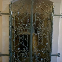 Geschmiedetes Gitter in einem historischen Gebude
