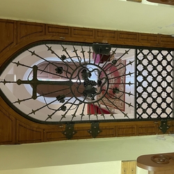 Geschmiedete Gitter hergestellt für eine Kirche im Dorf Krásna Lúka in der Ostslowakei Geschmiedete Gitter hergestellt für eine Kirche im Dorf Krásna Lúka in der Ostslowakei