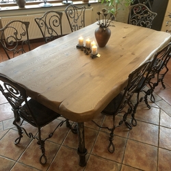 Handgeschmiedeter Luxustisch mit Massiveichholz – Designmöbel Handgeschmiedeter Luxustisch mit Massiveichholz – Designmöbel
