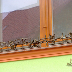 Schmiedeeiserner Zaun für Fensterbank – Eichenmotiv Schmiedeeiserner Zaun für Fensterbank – Eichenmotiv