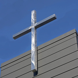 Kreuz aus Edelstahl für eine moderne Kirche Kreuz aus Edelstahl für eine moderne Kirche