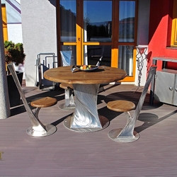 Modernes Sitzen auf der Terrasse  Luxusmbel aus Edelstahl