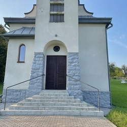 Geschmiedete Handläufe an der Außentreppe einer griechisch-katholischen Kirche Geschmiedete Handläufe an der Außentreppe einer griechisch-katholischen Kirche