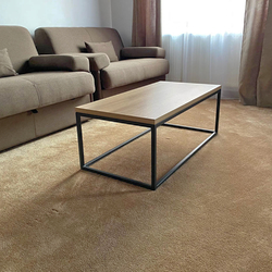 Metall-Couchtisch in modernem Design – eckiges Design Metall-Couchtisch in modernem Design – eckiges Design