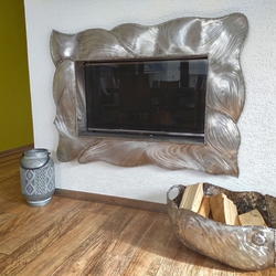 Moderner Edelstahlkamin und Holztrage  handgeschmiedet von der Kunstschmiede UKOVMI 