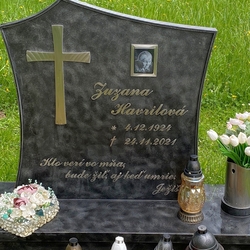 Geschmiedetes Monument mit Edelstahlzubehr  Kreuz, Vase, Inschriften