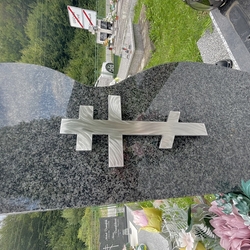 Edelstahlkreuz gefertigt fr ein Steindenkmal  Kreuze, Denkmler und Dekorationen