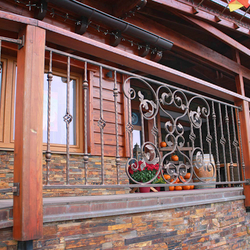 Auengelnder aus Eisen und Holz, luxuriser Hotel in der Hohen Tatra