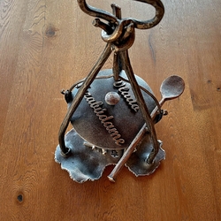 Handgeschmiedeter Kessel als Gedenkkerzenhalter fr ein Grab