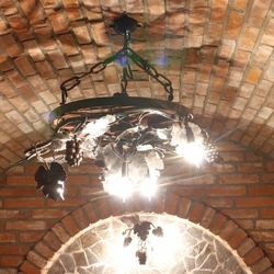 Luster ´Rebe im Wagenrad´ als Beleuchtung für den Weinkeller – luxuriöse Leuchten Luster ´Rebe im Wagenrad´ als Beleuchtung für den Weinkeller – luxuriöse Leuchten