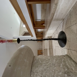 Geschmiedeter Kerzenständer hergestellt in UKOVMI für die Kirche Geschmiedeter Kerzenständer hergestellt in UKOVMI für die Kirche