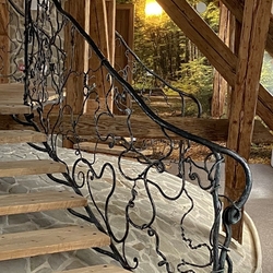 Künstlerische Brücke über der Kuppel für den Eingang zu den Wohnungen - Majerovský Schloss umgebaut in ein Gästehaus Künstlerische Brücke über der Kuppel für den Eingang zu den Wohnungen - Majerovský Schloss umgebaut in ein Gästehaus