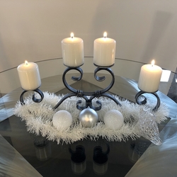Schaffen Sie mit einem Adventskerzenhalter eine angenehme und ruhige Weihnachtsstimmung Schaffen Sie mit einem Adventskerzenhalter eine angenehme und ruhige Weihnachtsstimmung