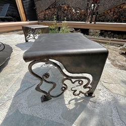 Handgeschmiedeter Gartenstuhl für ein multifunktionales Feuerstelle mit Grill Handgeschmiedeter Gartenstuhl für ein multifunktionales Feuerstelle mit Grill